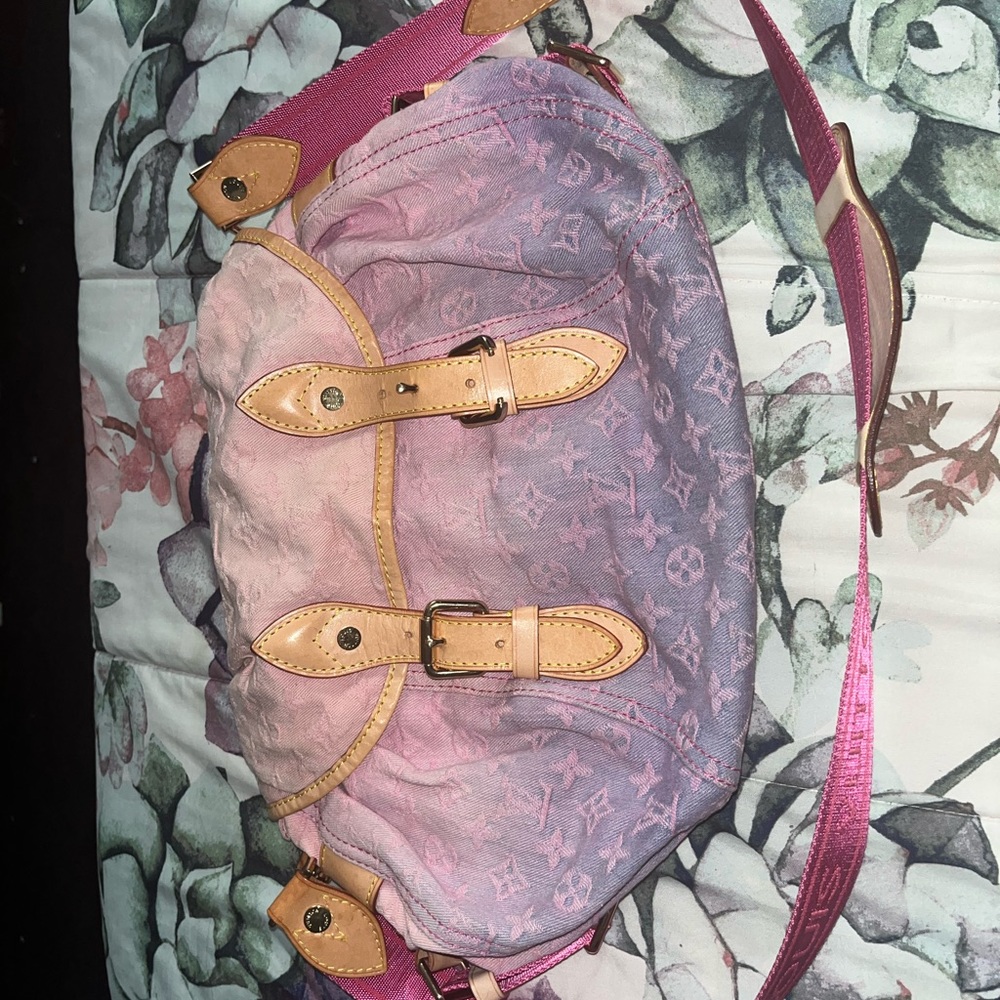 LOUIS Vuitton purse